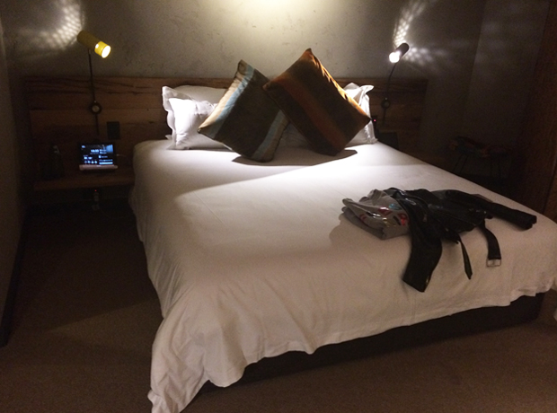 Hotel Hotel Bedroom – mood lighting, ding ding!